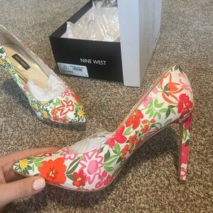 Nine West Floral Pumps Womens size 8